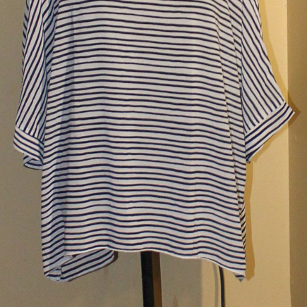 Women Blouse - Picture 7 of 8